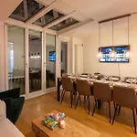 Large 145 Qm And 5 Bedrooms With Roof Terrace In Centrally Located 1 To 14 Guests