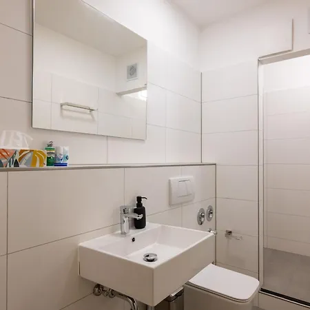 Large 145 Qm And 5 Bedrooms With Roof Terrace In Centrally Located 1 To 14 Guests * Μόναχο