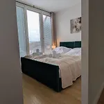 Large 145 Qm And 5 Bedrooms With Roof Terrace In Centrally Located 1 To 14 Guests * München