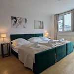 Large 145 Qm And 5 Bedrooms With Roof Terrace In Centrally Located 1 To 14 Guests Lägenhet *