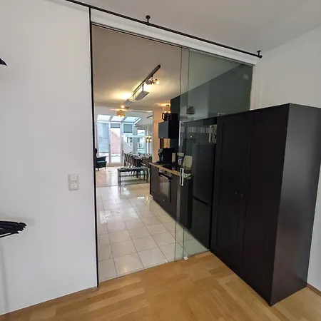 Large 145 Qm And 5 Bedrooms With Roof Terrace In Centrally Located 1 To 14 Guests *