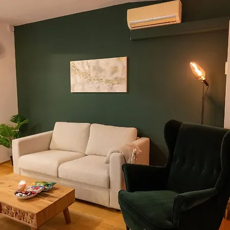 Appartement Large 145 Qm And 5 Bedrooms With Roof Terrace In Centrally Located 1 To 14 Guests Munich