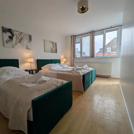 Large 145 Qm And 5 Bedrooms With Roof Terrace In Centrally Located 1 To 14 Guests Appartement