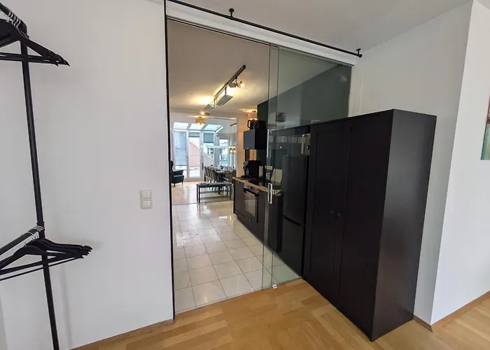 Large 145 Qm And 5 Bedrooms With Roof Terrace In Centrally Located 1 To 14 Guests *