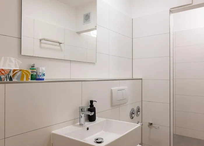 Large 145 Qm And 5 Bedrooms With Roof Terrace In Centrally Located 1 To 14 Guests * Mnichov