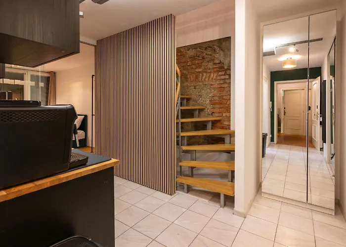 Large 145 Qm And 5 Bedrooms With Roof Terrace In Centrally Located 1 To 14 Guests