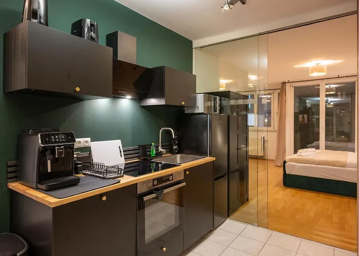 Large 145 Qm And 5 Bedrooms With Roof Terrace In Centrally Located 1 To 14 Guests Mnichov