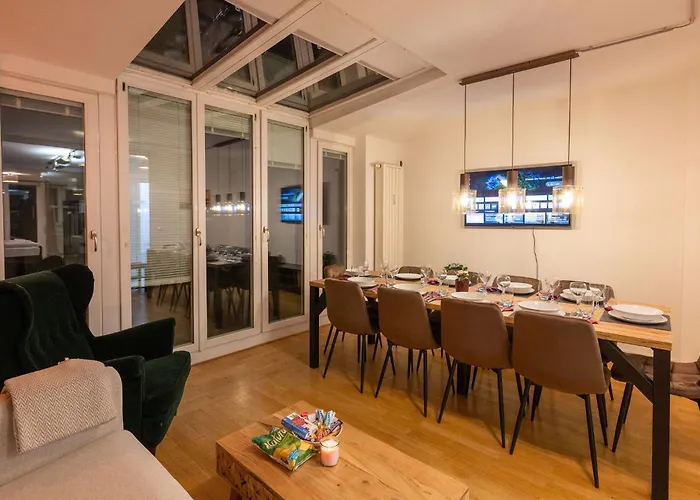 Large 145 Qm And 5 Bedrooms With Roof Terrace In Centrally Located 1 To 14 Guests