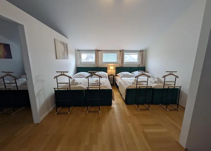 Large 145 Qm And 5 Bedrooms With Roof Terrace In Centrally Located 1 To 14 Guests *
