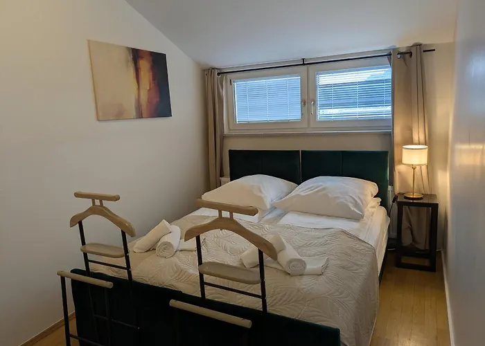 Large 145 Qm And 5 Bedrooms With Roof Terrace In Centrally Located 1 To 14 Guests