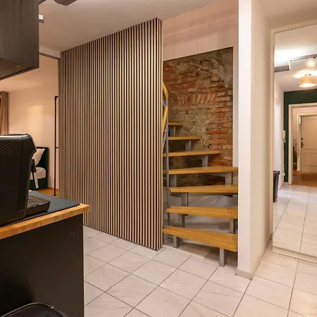 Large 155 Qm And 5 Bedrooms With Roof Terrace In Centrally Located 1 To 14 Guests