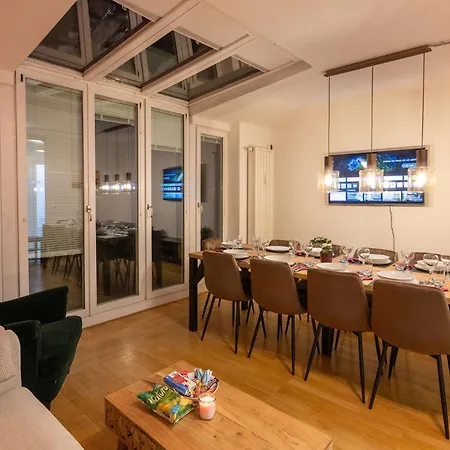Large 155 Qm And 5 Bedrooms With Roof Terrace In Centrally Located 1 To 14 Guests