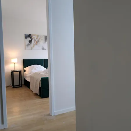 Large 155 Qm And 5 Bedrooms With Roof Terrace In Centrally Located 1 To 14 Guests Apartment