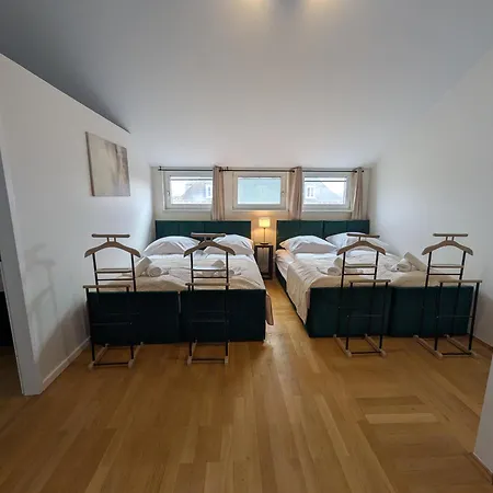 Large 155 Qm And 5 Bedrooms With Roof Terrace In Centrally Located 1 To 14 Guests *