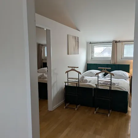 Apartment Large 155 Qm And 5 Bedrooms With Roof Terrace In Centrally Located 1 To 14 Guests *