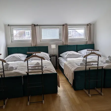 Apartment Large 155 Qm And 5 Bedrooms With Roof Terrace In Centrally Located 1 To 14 Guests *